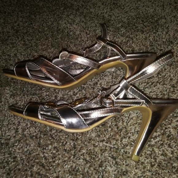 Beautiful Shiny Heels! - Picture 3 of 3